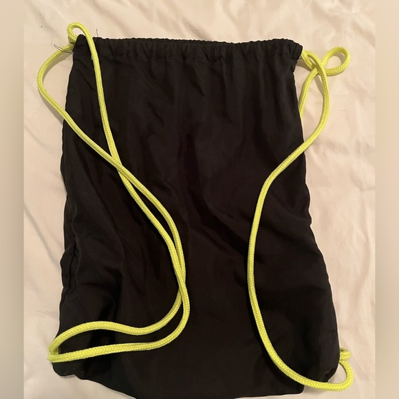 Nike Neon Green and Black String Bag for Gym - Picture 2 of 2